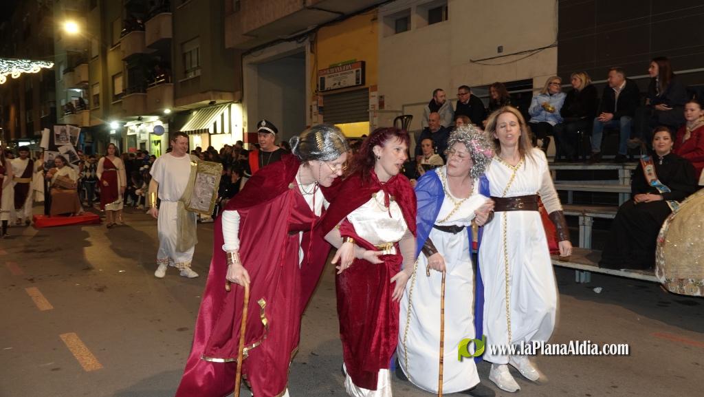 Burriana celebra la Cavalcada del Ninot amb s?tira i humor