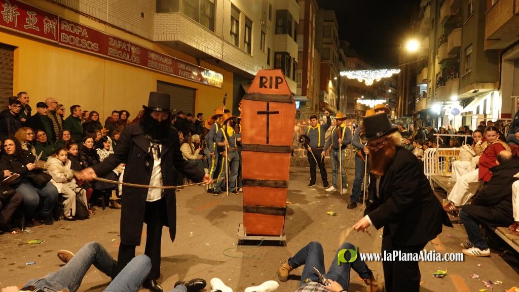 Burriana celebra la Cavalcada del Ninot amb s?tira i humor