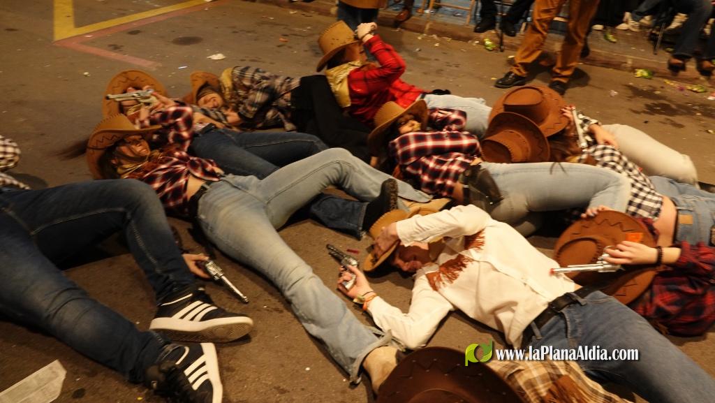 Burriana celebra la Cavalcada del Ninot amb s?tira i humor