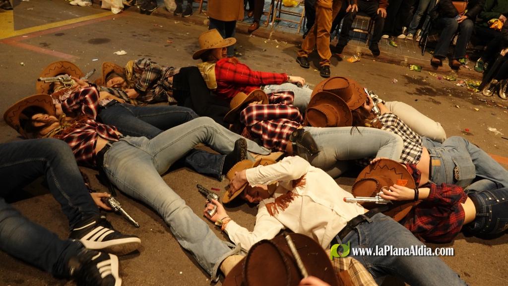 Burriana celebra la Cavalcada del Ninot amb s?tira i humor