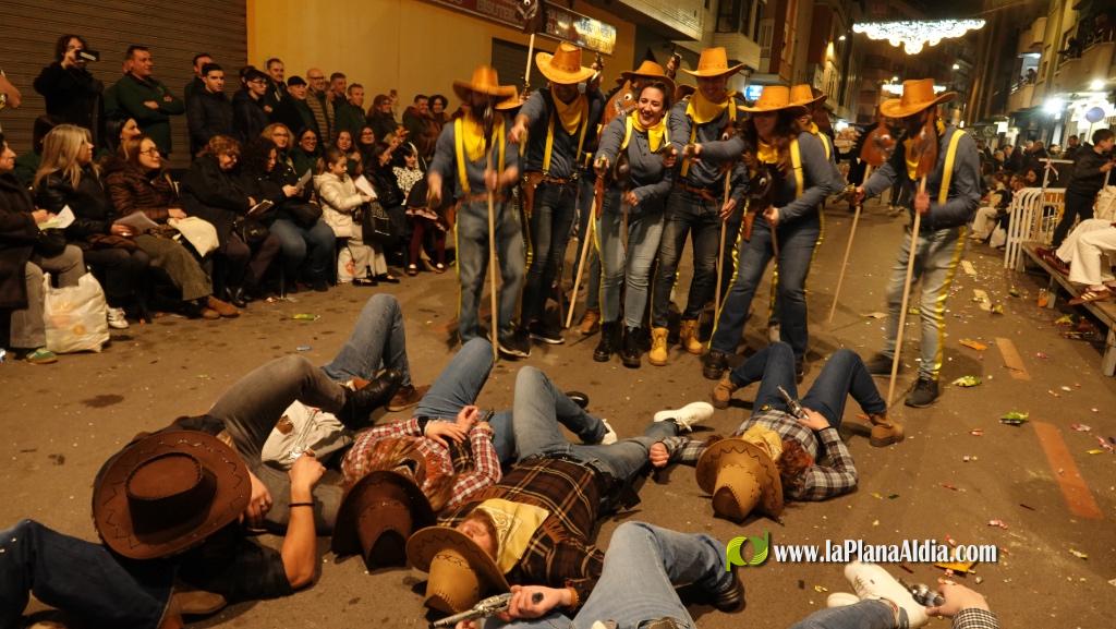 Burriana celebra la Cavalcada del Ninot amb s?tira i humor