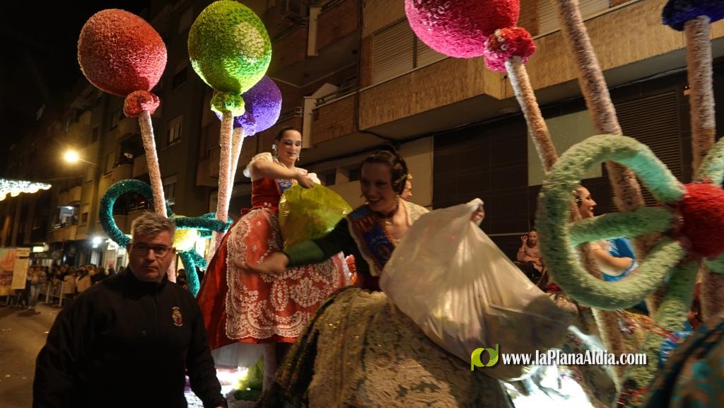 Burriana celebra la Cavalcada del Ninot amb s?tira i humor