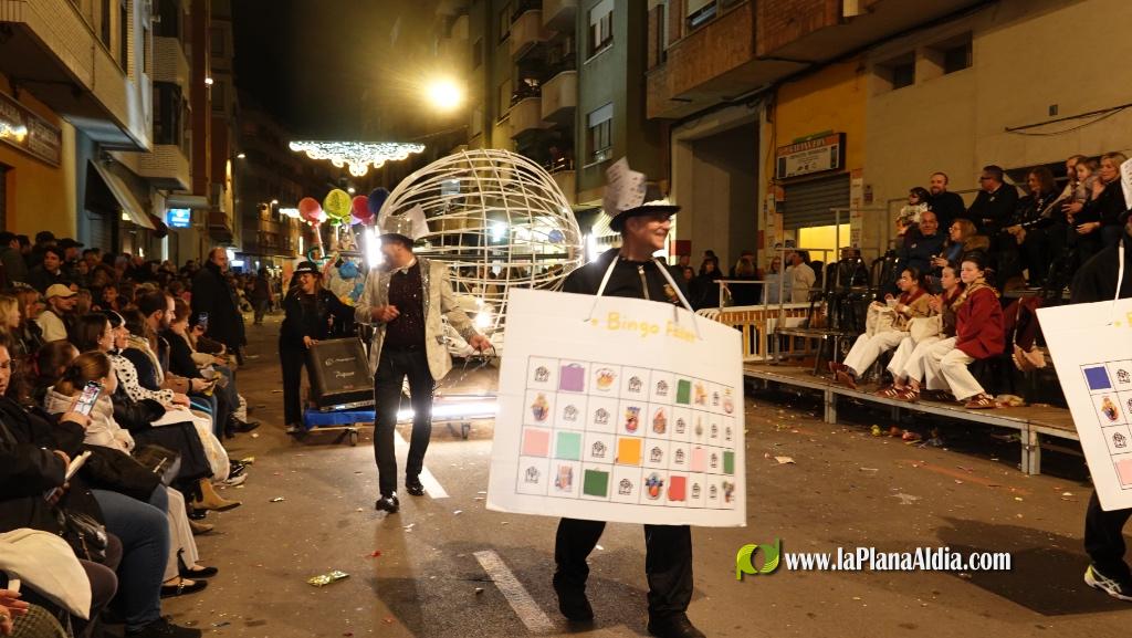 Burriana celebra la Cavalcada del Ninot amb s?tira i humor
