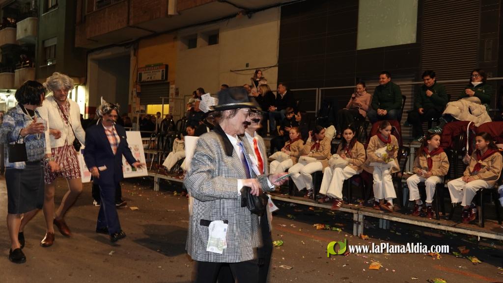 Burriana celebra la Cavalcada del Ninot amb s?tira i humor