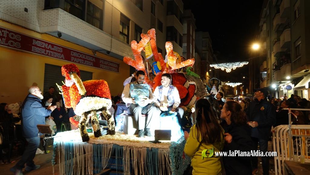 Burriana celebra la Cavalcada del Ninot amb s?tira i humor