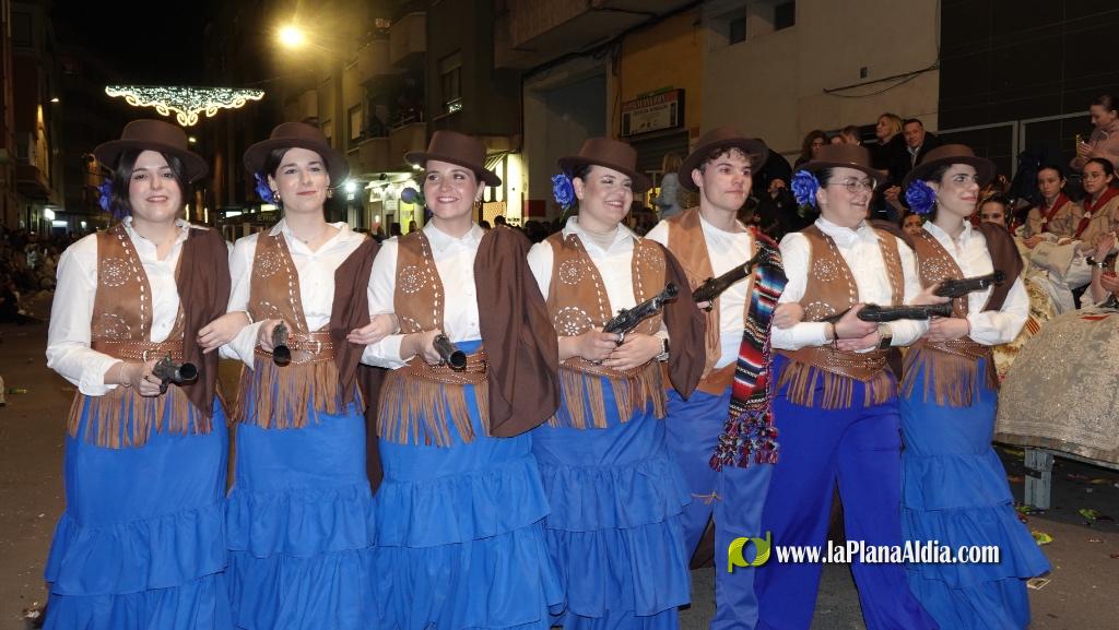 Burriana celebra la Cavalcada del Ninot amb s?tira i humor