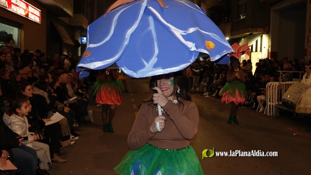 Burriana celebra la Cavalcada del Ninot amb s?tira i humor