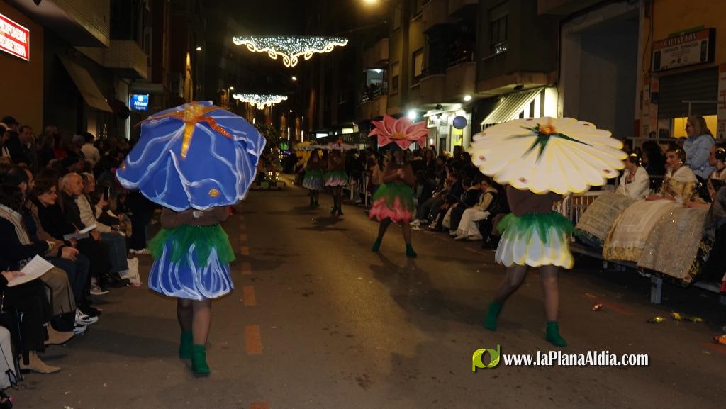 Burriana celebra la Cavalcada del Ninot amb s?tira i humor
