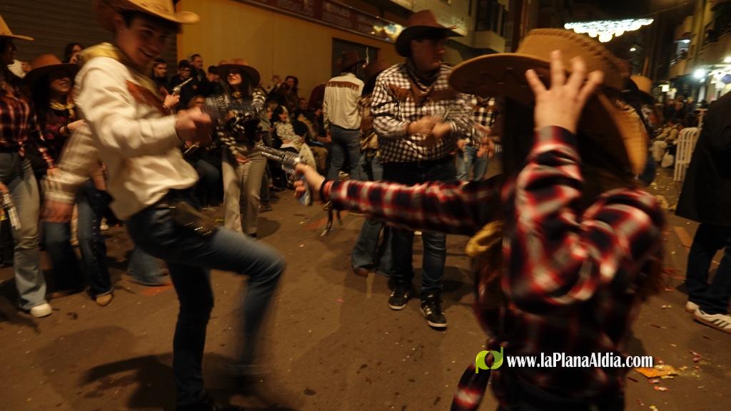 Burriana celebra la Cavalcada del Ninot amb s?tira i humor
