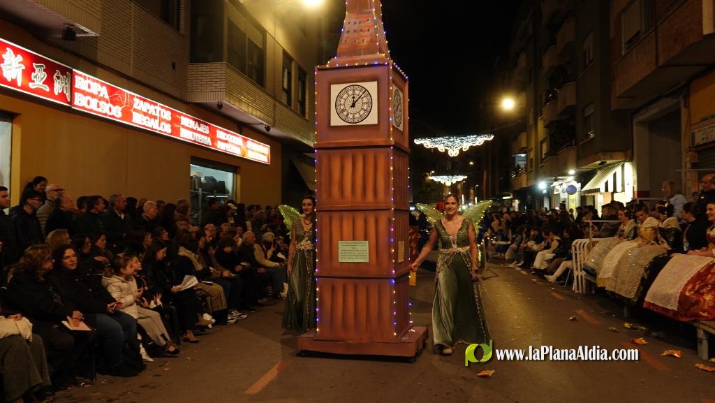 Burriana celebra la Cavalcada del Ninot amb s?tira i humor