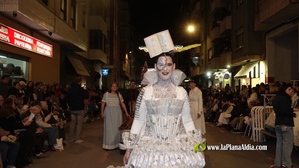 Burriana celebra la Cavalcada del Ninot amb s?tira i humor