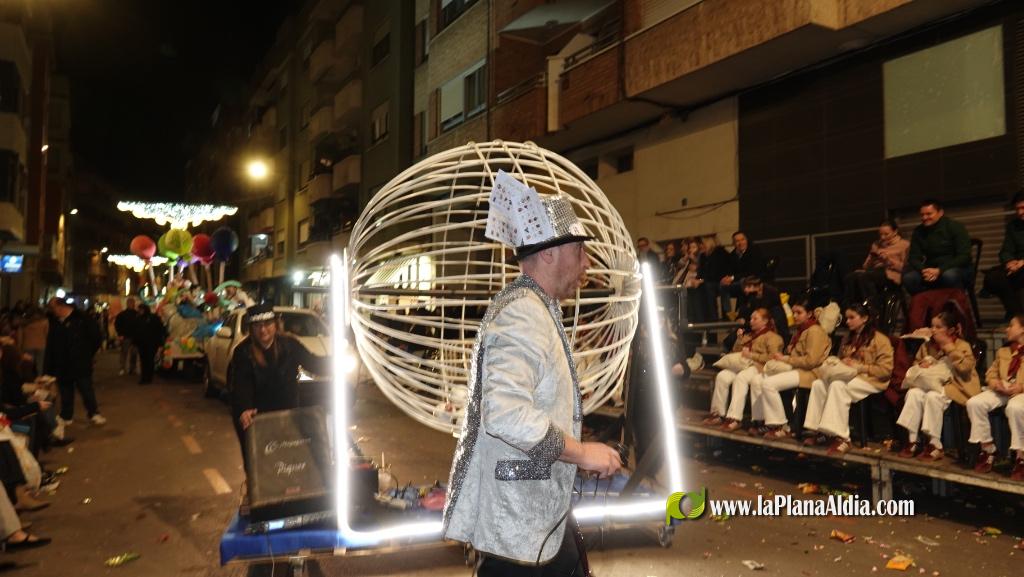 Burriana celebra la Cavalcada del Ninot amb s?tira i humor