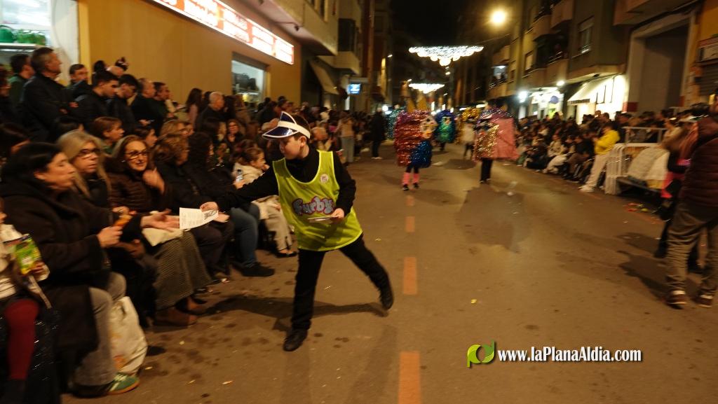 Burriana celebra la Cavalcada del Ninot amb s?tira i humor