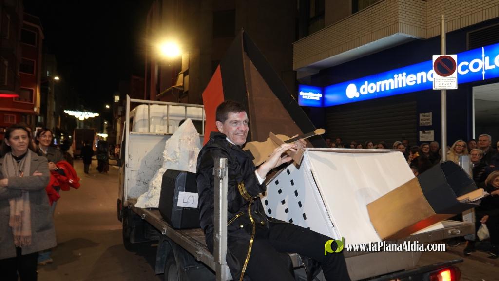 Burriana celebra la Cavalcada del Ninot amb s?tira i humor