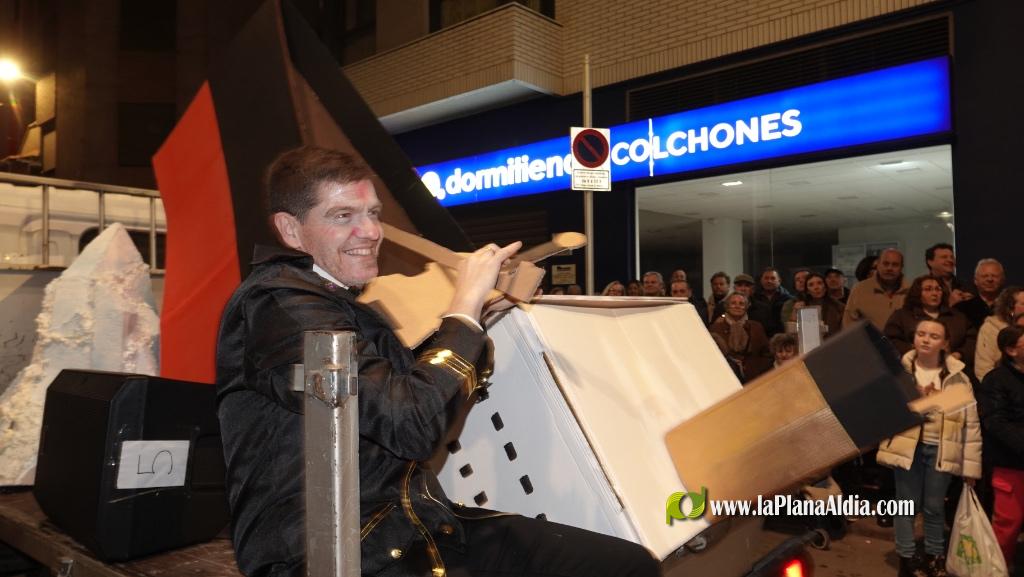Burriana celebra la Cavalcada del Ninot amb s?tira i humor