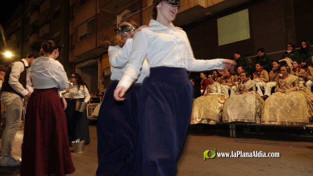 Burriana celebra la Cavalcada del Ninot amb s?tira i humor