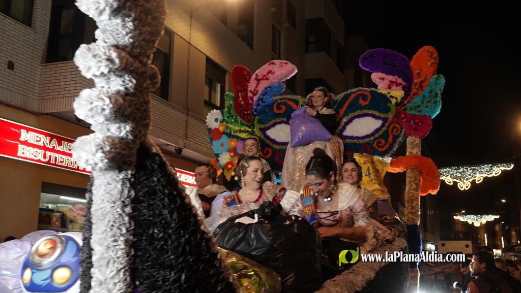 Burriana celebra la Cavalcada del Ninot amb s?tira i humor