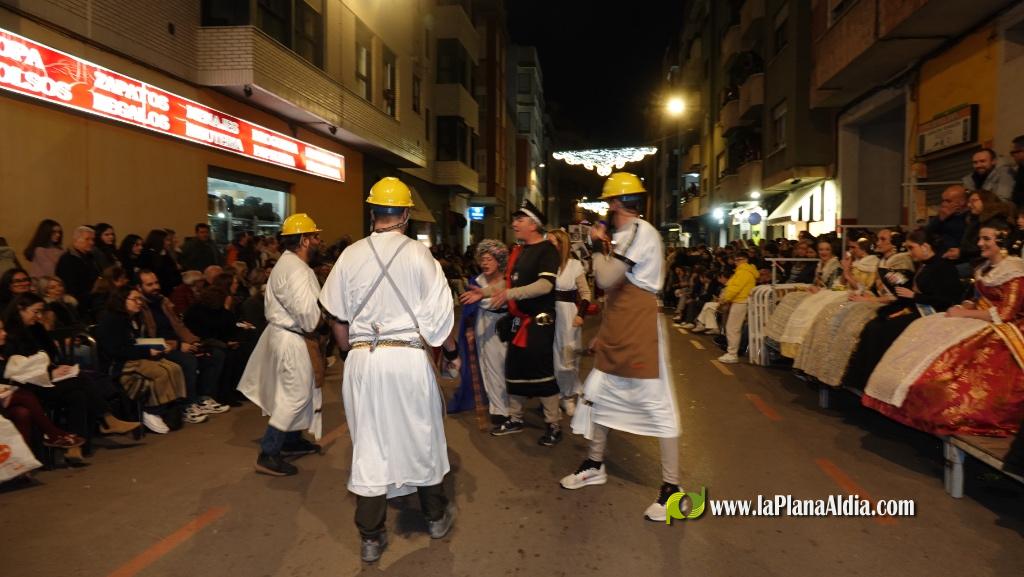 Burriana celebra la Cavalcada del Ninot amb s?tira i humor