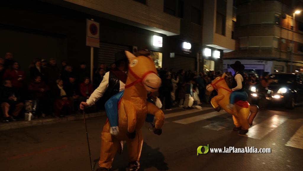 Burriana celebra la Cavalcada del Ninot amb s?tira i humor