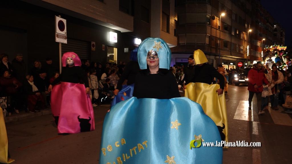 Burriana celebra la Cavalcada del Ninot amb s?tira i humor