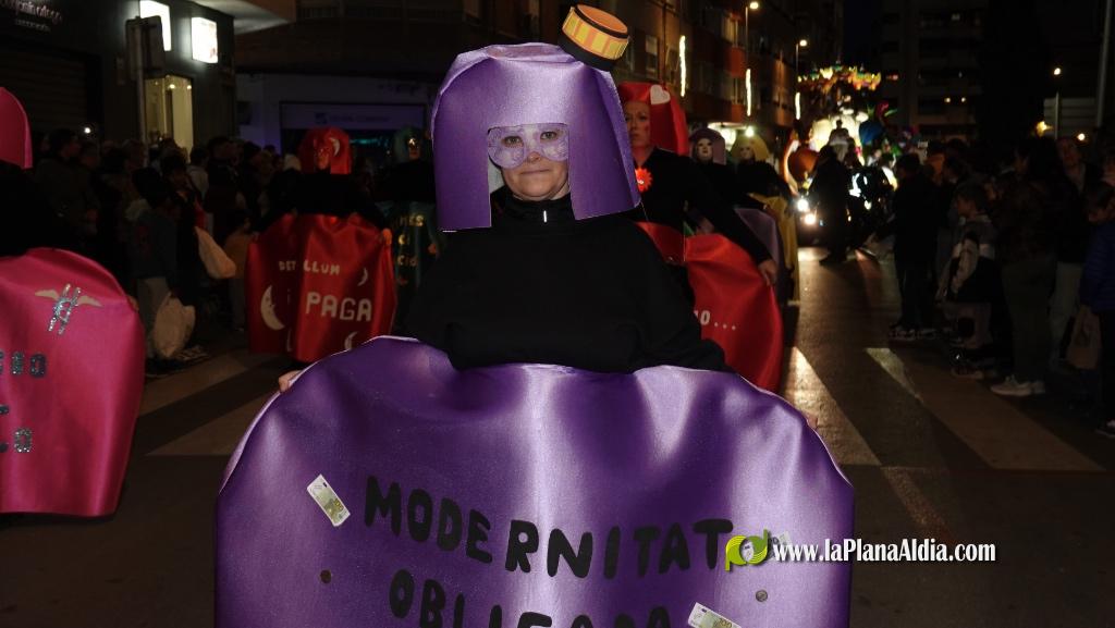Burriana celebra la Cavalcada del Ninot amb s?tira i humor