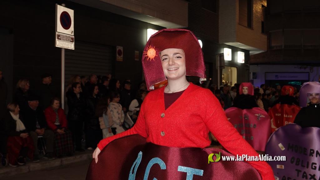 Burriana celebra la Cavalcada del Ninot amb s?tira i humor