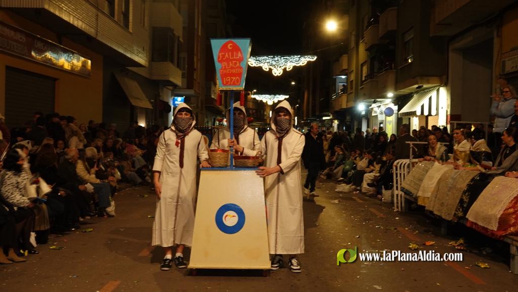 Burriana celebra la Cavalcada del Ninot amb s?tira i humor
