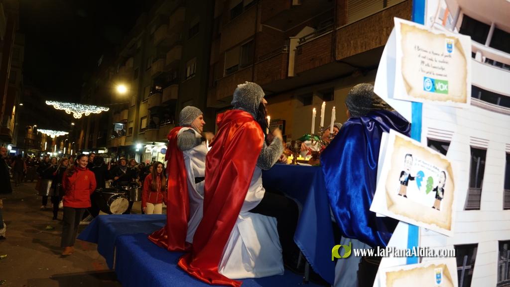 Burriana celebra la Cavalcada del Ninot amb s?tira i humor