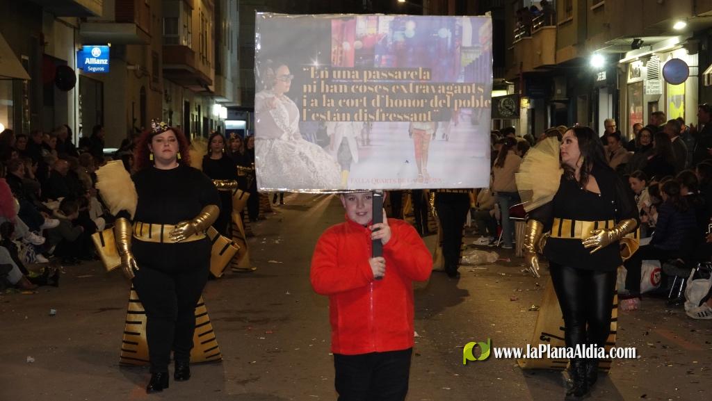Burriana celebra la Cavalcada del Ninot amb s?tira i humor