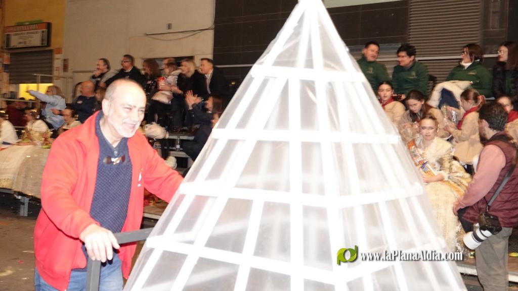 Burriana celebra la Cavalcada del Ninot amb s?tira i humor