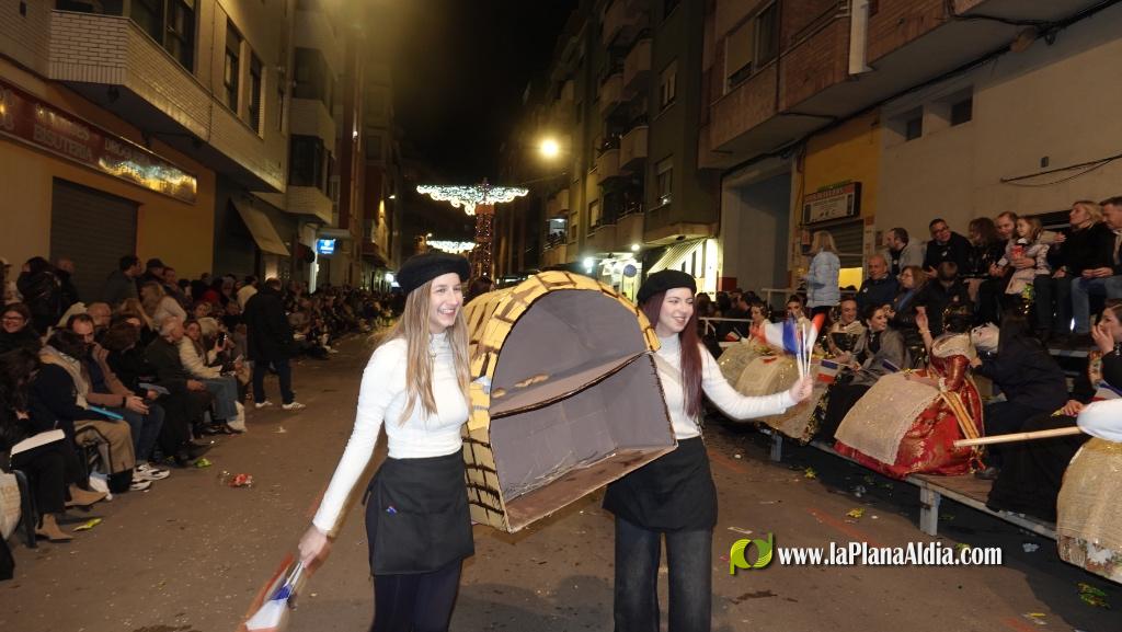 Burriana celebra la Cavalcada del Ninot amb s?tira i humor