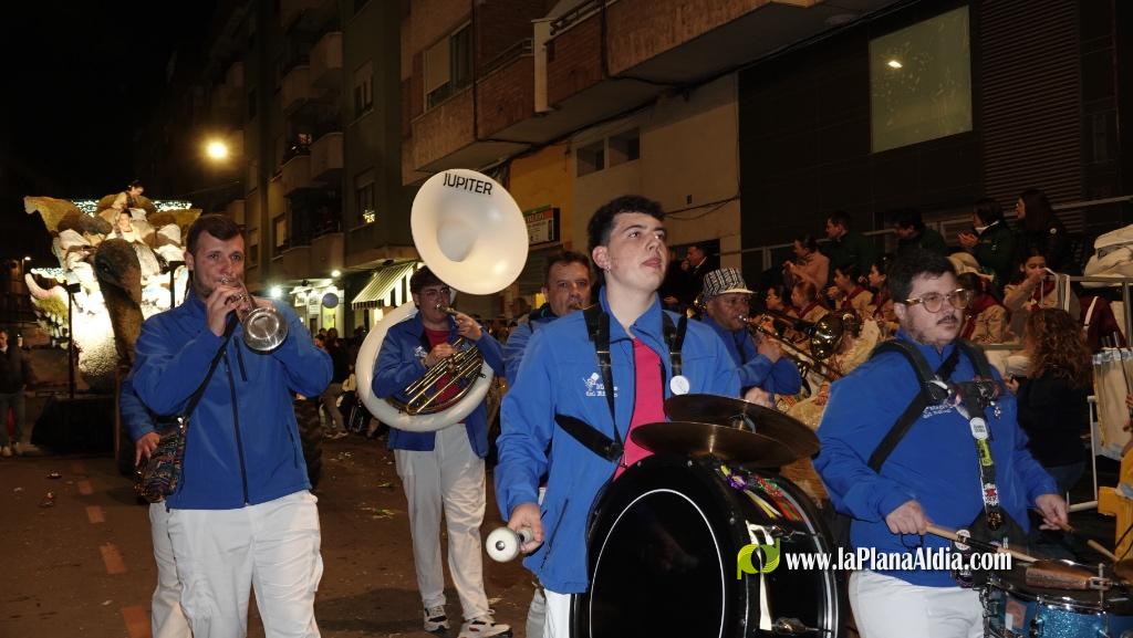 Burriana celebra la Cavalcada del Ninot amb s?tira i humor