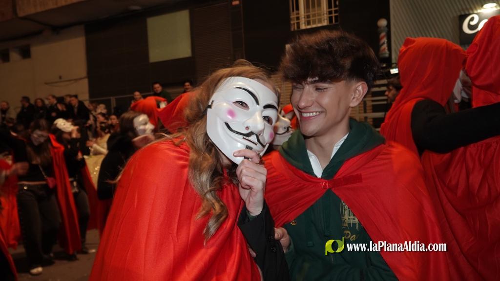 Burriana celebra la Cavalcada del Ninot amb s?tira i humor