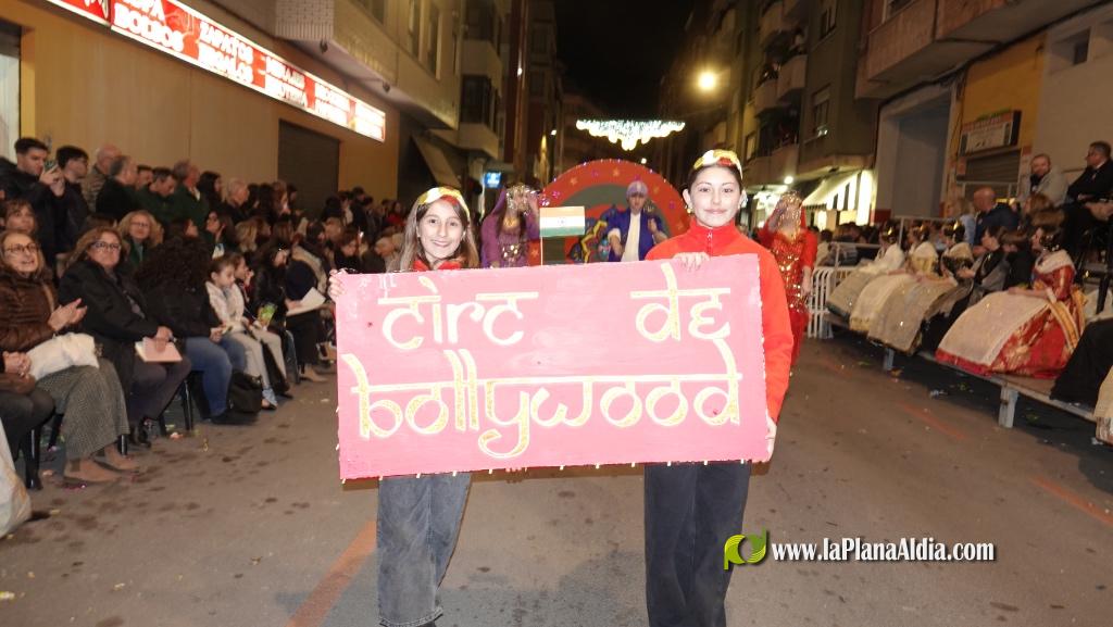 Burriana celebra la Cavalcada del Ninot amb s?tira i humor