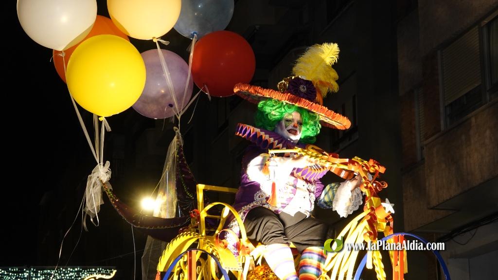 Burriana celebra la Cavalcada del Ninot amb s?tira i humor