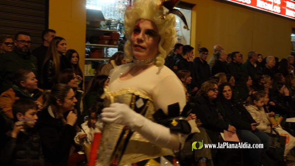 Burriana celebra la Cavalcada del Ninot amb s?tira i humor