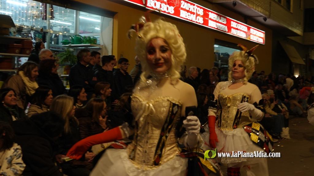 Burriana celebra la Cavalcada del Ninot amb s?tira i humor