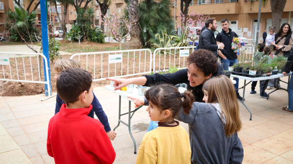 mas-de-100-ondenses-colaboran-en-la-plantacion-de-vegetacion-del-renovado-parque-de-las-tres-culturas