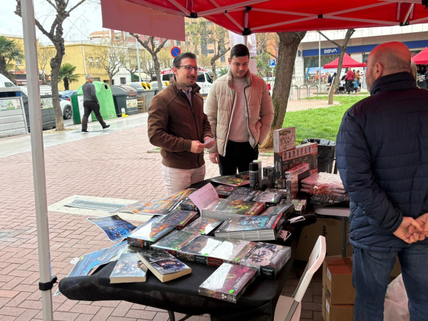 Castell�n consolida el Mercat de Barri en la plaza Vilanova d'Alcolea con gran participaci�n vecinal