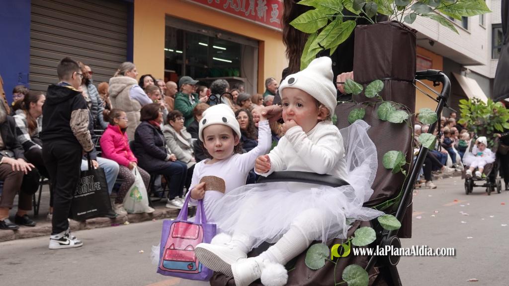 Borriana celebra la Cavalcada del Ninot Infantil amb desfilades i premis