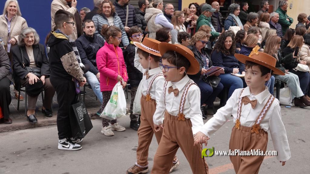 Borriana celebra la Cavalcada del Ninot Infantil amb desfilades i premis