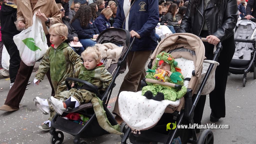 Borriana celebra la Cavalcada del Ninot Infantil amb desfilades i premis