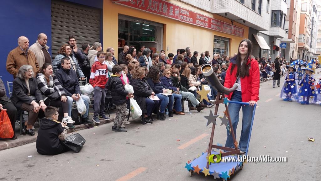 Borriana celebra la Cavalcada del Ninot Infantil amb desfilades i premis