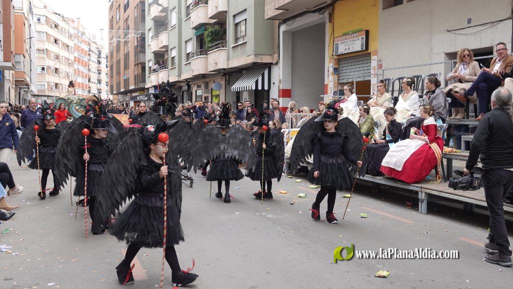 Borriana celebra la Cavalcada del Ninot Infantil amb desfilades i premis