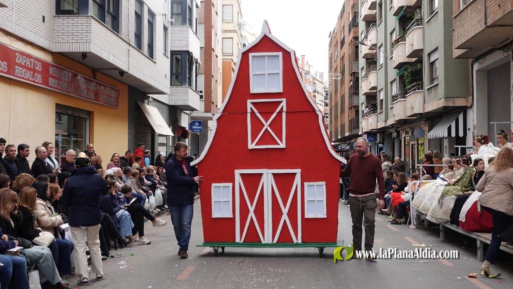 Borriana celebra la Cavalcada del Ninot Infantil amb desfilades i premis