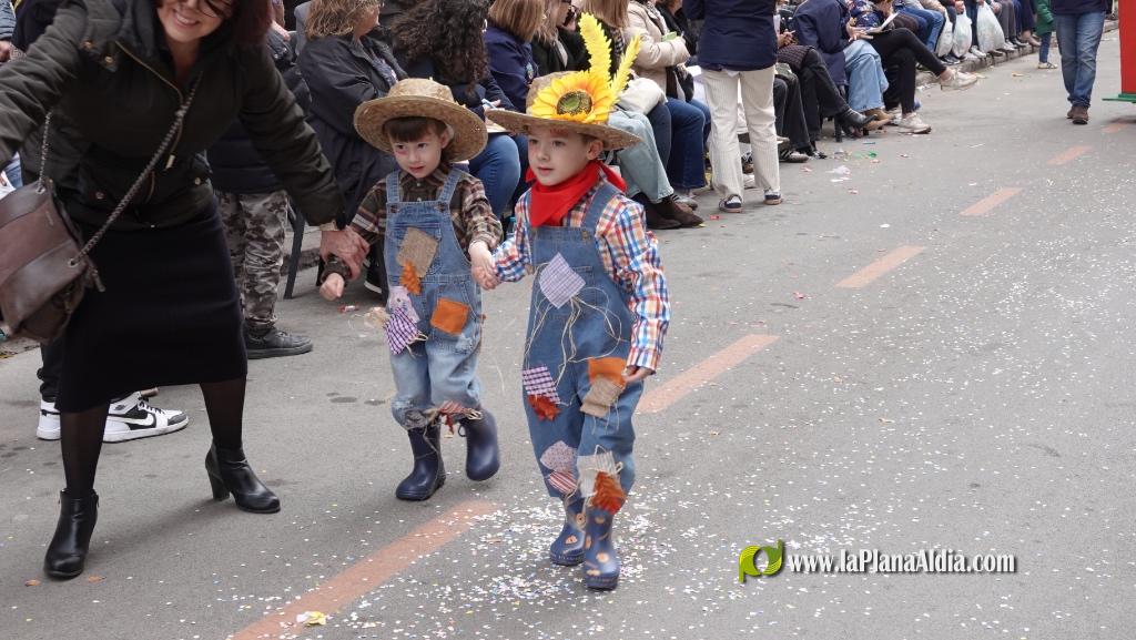 Borriana celebra la Cavalcada del Ninot Infantil amb desfilades i premis