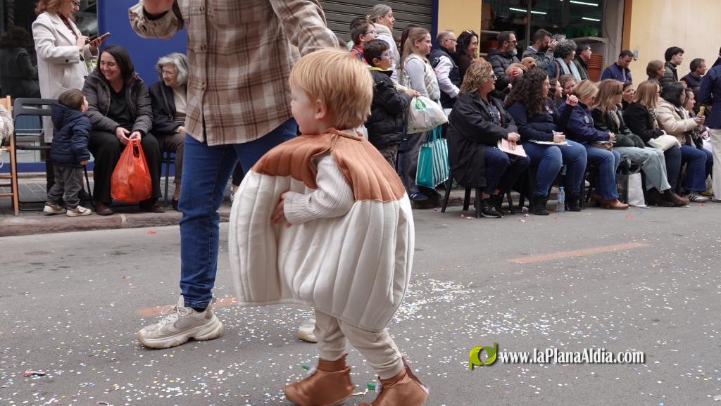 Borriana celebra la Cavalcada del Ninot Infantil amb desfilades i premis