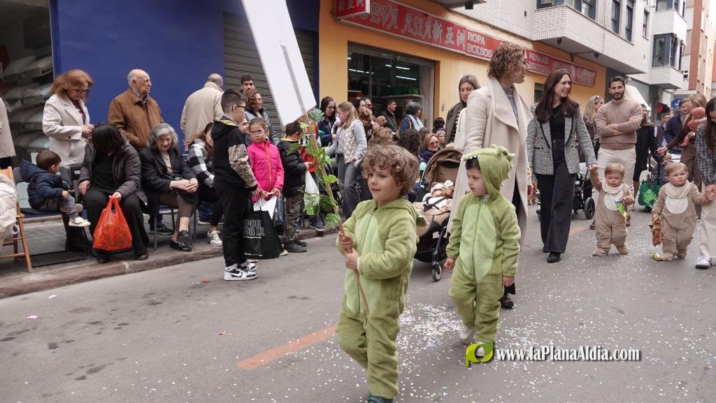 Borriana celebra la Cavalcada del Ninot Infantil amb desfilades i premis
