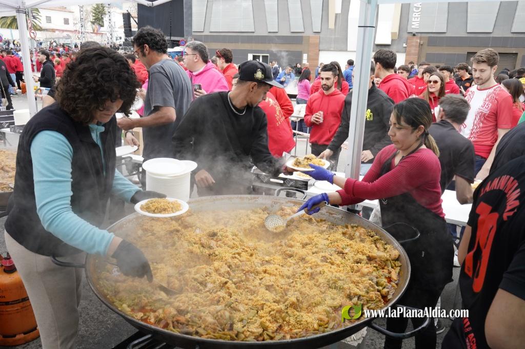 Les Penyes celebren el Mig Any Fester amb una multitudin?ria jornada de conviv?ncia