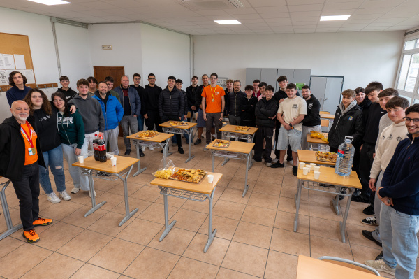 el-talento-de-vila-real-conquista-espa-a-eric-ballester-de-fundacion-flors-logra-la-medalla-de-oro-nacional-en-spainskills-2026